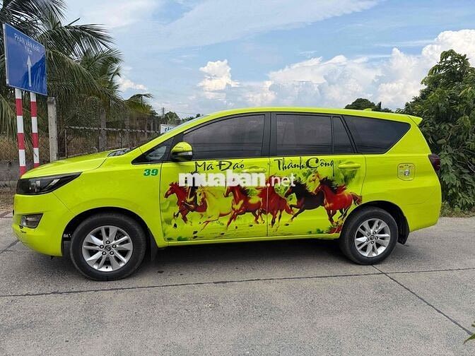 Toyota Innova 2017 Số sàn 7 chỗ Vàng chanh