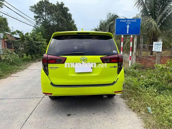 Toyota Innova 2017 Số sàn 7 chỗ Vàng chanh