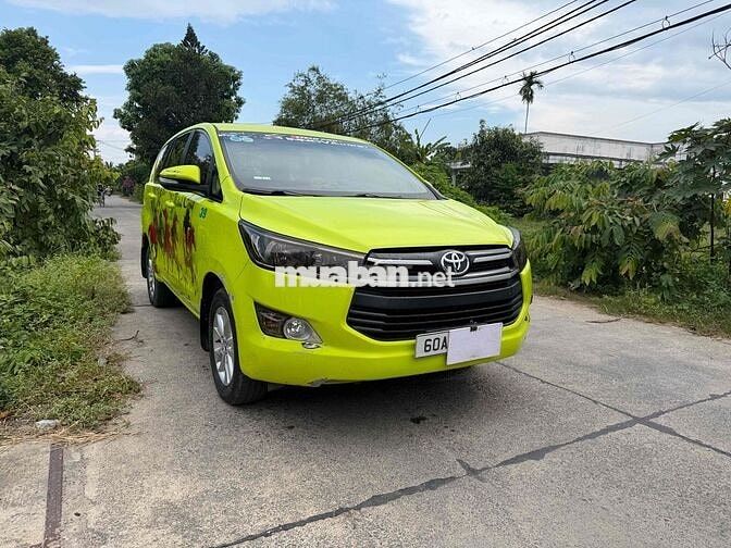 Toyota Innova 2017 Số sàn 7 chỗ Vàng chanh
