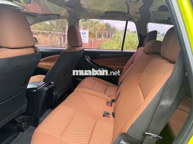 Toyota Innova 2017 Số sàn 7 chỗ Vàng chanh
