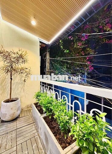 Siêu phẩm Nhà 2 tầng - Hẻm Xe hơi - Gần Vincom Quang Trung 22M2 
