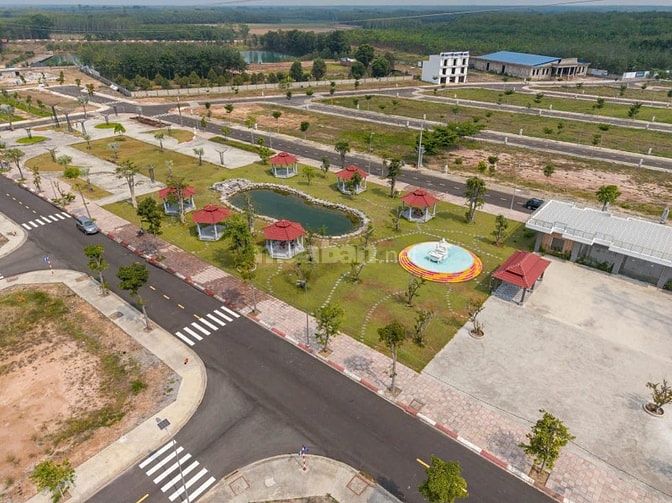 Nằm ngay mặt tiền đường DT 741, gần KCN. Giá trả trước 239tr với 75m2