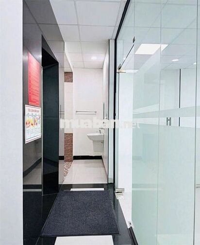 SIÊU PHẨM ỐP KÍNH - 11A Thăng Long, P.4, TB - Có Thang Máy, Sàn Suốt