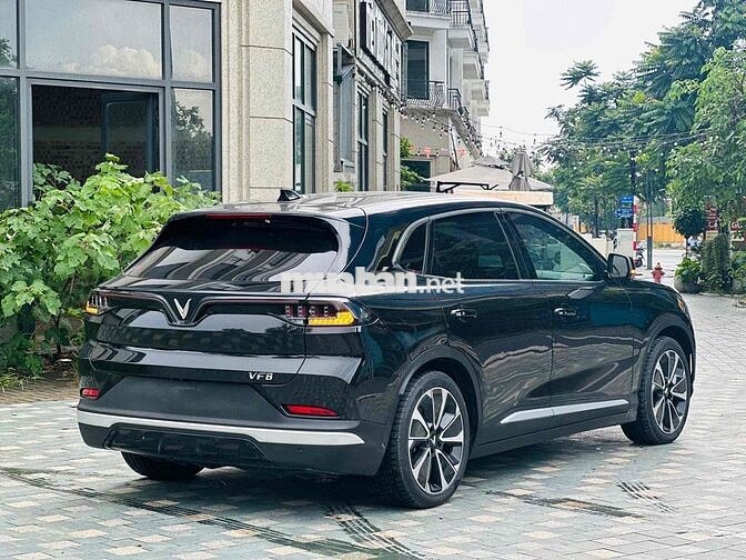 ĐỪNG LƯỚT! VF8 PLUS MÀU ĐEN ĐANG CÓ DEAL QUÁ GẮT!