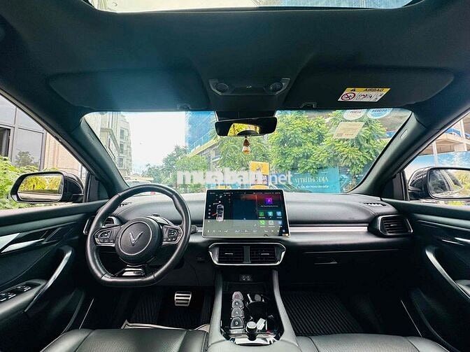 ĐỪNG LƯỚT! VF8 PLUS MÀU ĐEN ĐANG CÓ DEAL QUÁ GẮT!