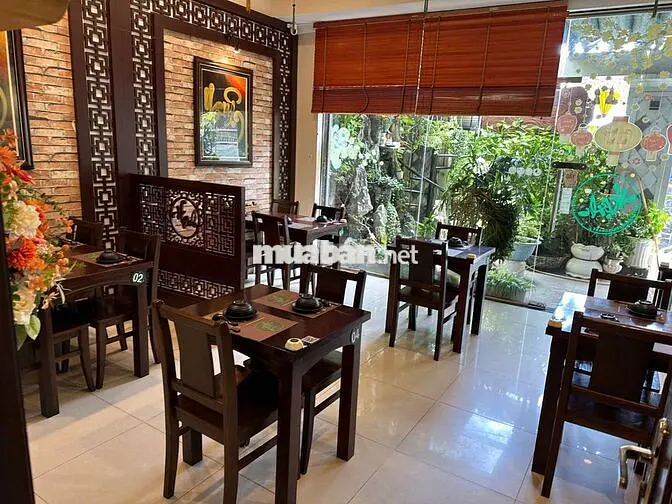 NHÀ HÀNG CHAY CẦN TUYỂN