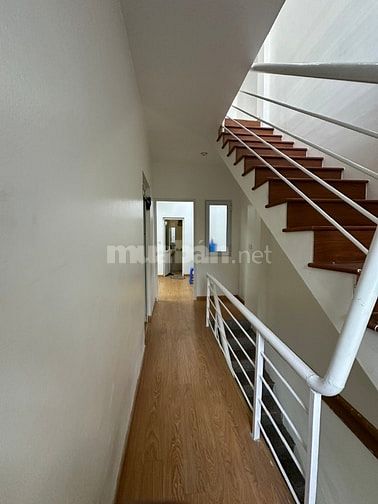 Nhà riêng 3 tầng x45m2 hướng chính nam cho thuê lâu dài tại 238 Âu cơ