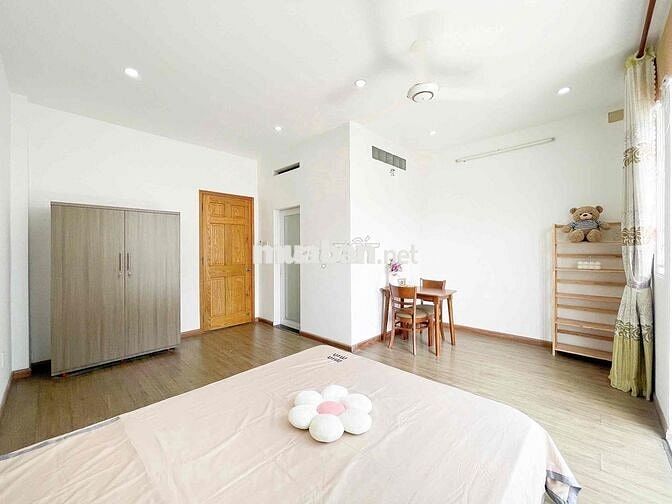 Phòng 45m đường Cộng Hoà ngay Etown 2. Thang Máy.Tách bếp