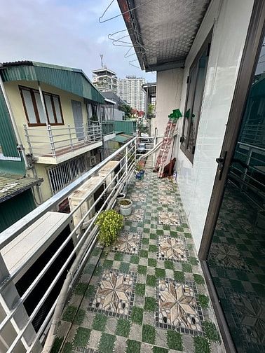 Nhà riêng 3 tầng x45m2 hướng chính nam cho thuê lâu dài tại 238 Âu cơ