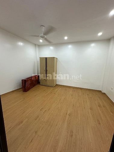 Nhà riêng 3 tầng x45m2 hướng chính nam cho thuê lâu dài tại 238 Âu cơ