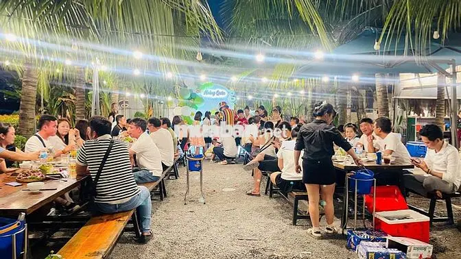 NHÂN VIÊN PHỤC VỤ NHÀ HÀNG