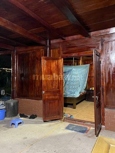 Cho thuê nhà sàn diện tích đất 2000 m2 có nhà sàn DT 200 m2, MT 46m, s