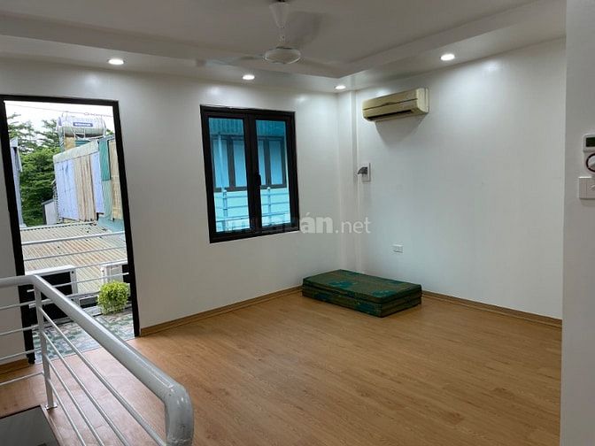 Nhà riêng 3 tầng x45m2 hướng chính nam cho thuê lâu dài tại 238 Âu cơ