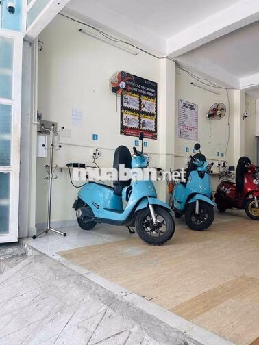 tuyển nhân viên trực trạm sạc
