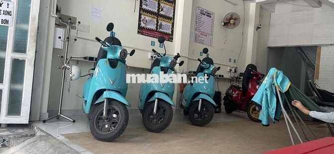 tuyển nhân viên trực trạm sạc