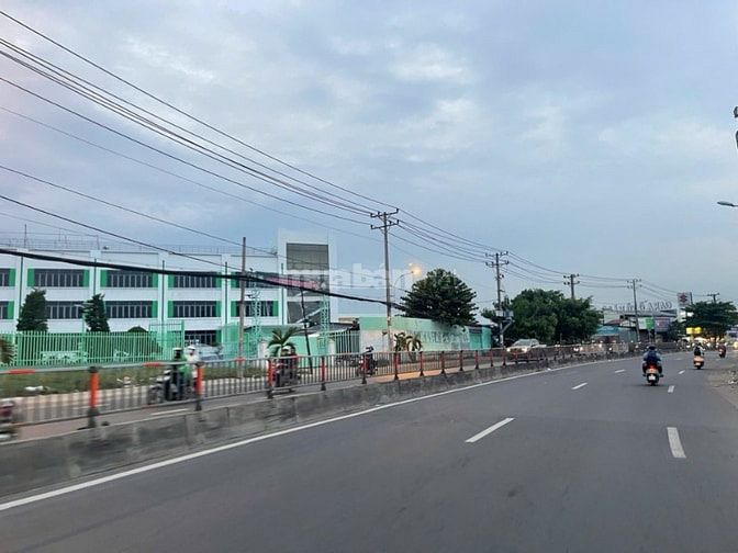 7 tỷ 2 - 100m ngang hơn 8m nhà 3 tầng kiên cố sát Vạn Phúc City 