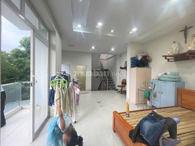 7 tỷ 2 - 100m ngang hơn 8m nhà 3 tầng kiên cố sát Vạn Phúc City 