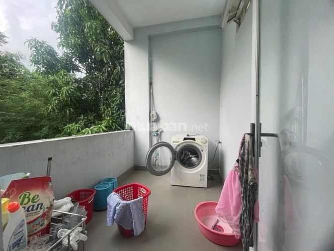 7 tỷ 2 - 100m ngang hơn 8m nhà 3 tầng kiên cố sát Vạn Phúc City 