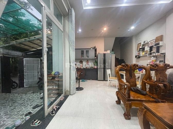 7 tỷ 2 - 100m ngang hơn 8m nhà 3 tầng kiên cố sát Vạn Phúc City 