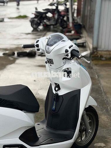Honda Lead 4V Trắng