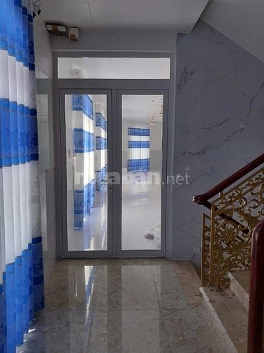 Cho thuê văn phòng 80m2 Nguyễn Hậu, giá 12tr