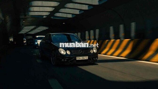 Mercedes-Benz E-Class Đen 5 chỗ