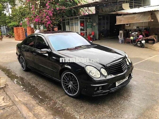Mercedes-Benz E-Class Đen 5 chỗ