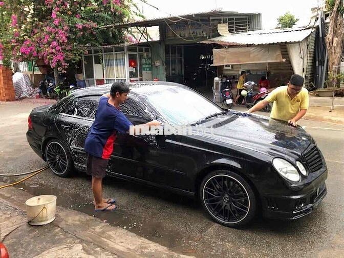 Mercedes-Benz E-Class Đen 5 chỗ