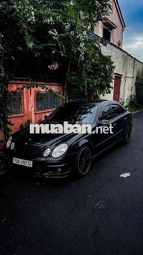 Mercedes-Benz E-Class Đen 5 chỗ