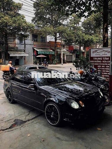 Mercedes-Benz E-Class Đen 5 chỗ