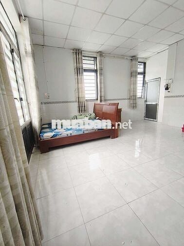 BAN CÔNG FULL NT MỚI TINH GẦN CHỢ HÓC MÔN