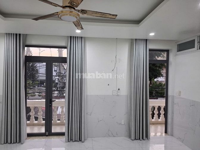 Cho thuê văn phòng 80m2 Nguyễn Hậu, giá 12tr