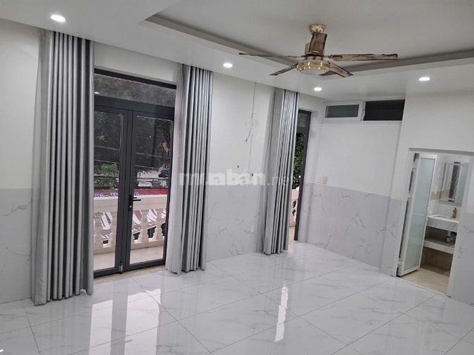 Cho thuê văn phòng 80m2 Nguyễn Hậu, giá 12tr