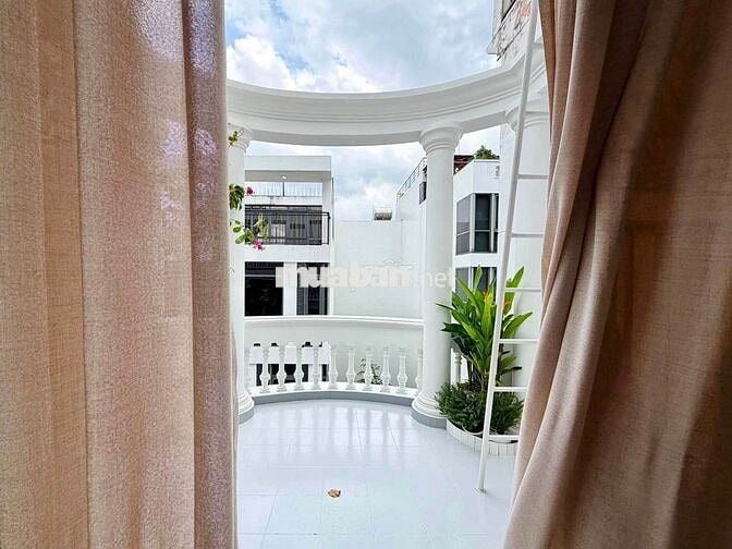 Cho thuê nhà  cổ điển Hoa Lan Phú Nhuận - trệt 4 lầu, DTSD 500m2