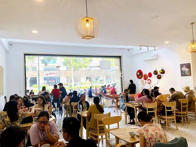 TUYỂN NHÂN VIÊN PHỤC VỤ QUÁN CHAY