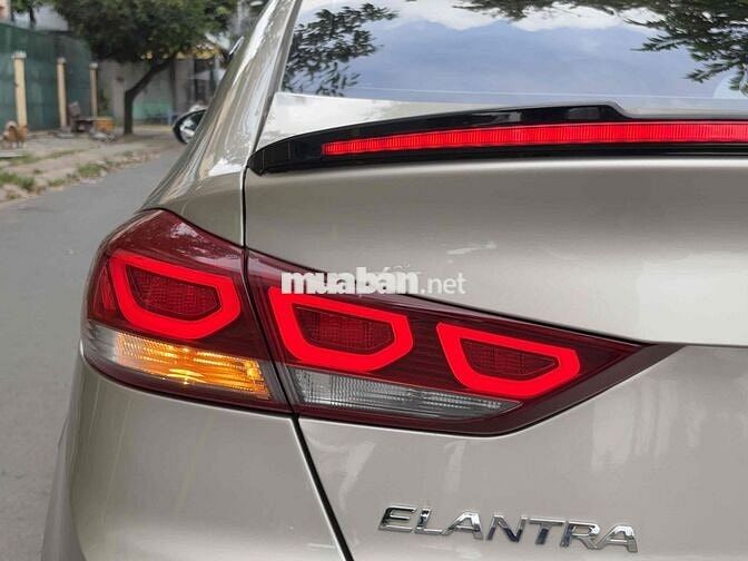 Hyundai Elantra 1.6AT 2019 Vàng cát chỉ 365tr