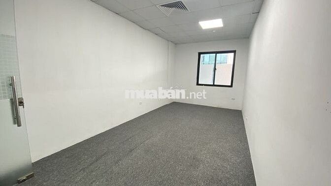 Cho thuê văn phòng cực đẹp Dt 25m2, vuông vắn, không dính cột