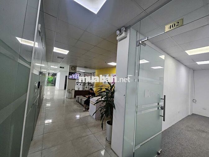 Cho thuê văn phòng cực đẹp Dt 25m2, vuông vắn, không dính cột