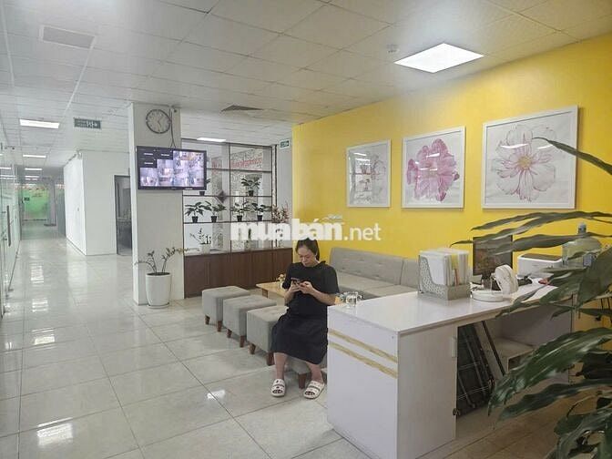 Cho thuê văn phòng cực đẹp Dt 25m2, vuông vắn, không dính cột