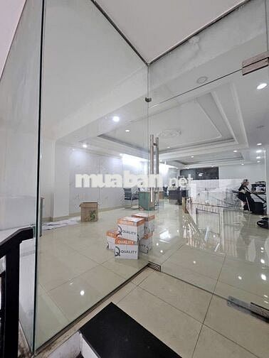 Mặt bằng thông sàn làm văn phòng hoặc Showroom mặt phố Phạm văn Đồng