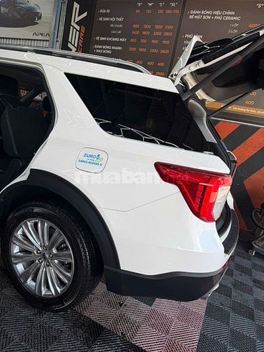 Cần bán 1 xe Ford Explorer đi được 32.000 km, xe còn mới toanh