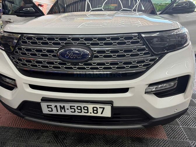 Cần bán 1 xe Ford Explorer đi được 32.000 km, xe còn mới toanh