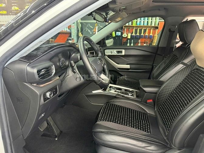 Cần bán 1 xe Ford Explorer đi được 32.000 km, xe còn mới toanh