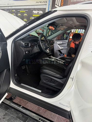 Cần bán 1 xe Ford Explorer đi được 32.000 km, xe còn mới toanh