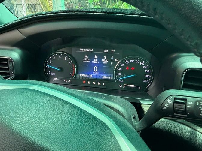 Cần bán 1 xe Ford Explorer đi được 32.000 km, xe còn mới toanh