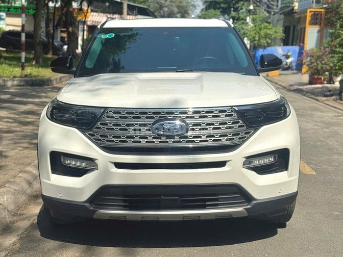 Cần bán 1 xe Ford Explorer đi được 32.000 km, xe còn mới toanh