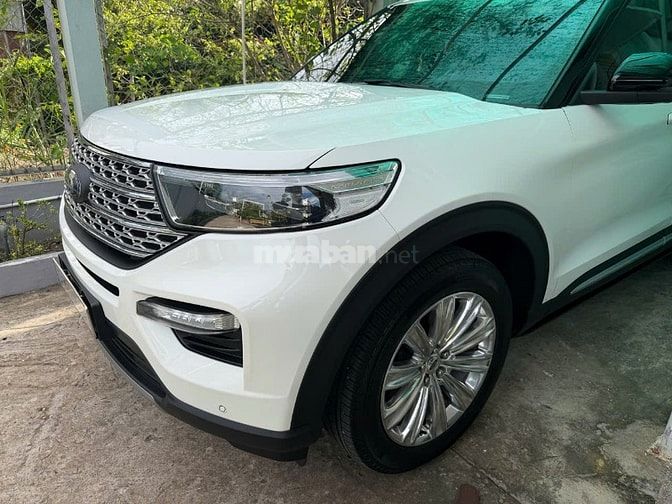 Cần bán 1 xe Ford Explorer đi được 32.000 km, xe còn mới toanh