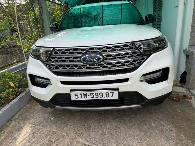 Cần bán 1 xe Ford Explorer đi được 32.000 km, xe còn mới toanh