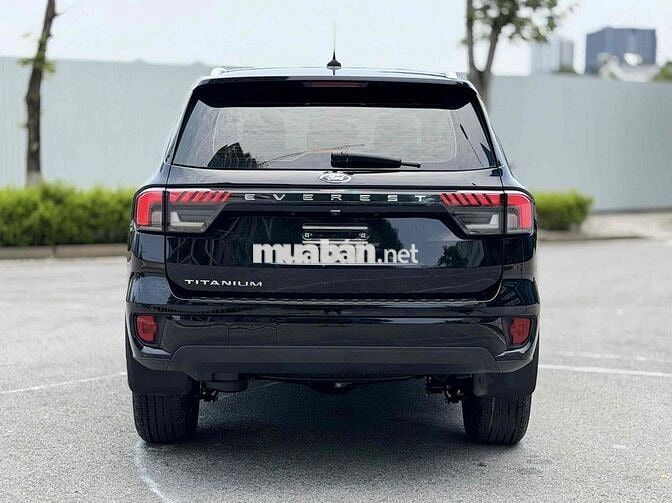 Ford Everest Titanium 2022 2.0L 4x2 AT Đen