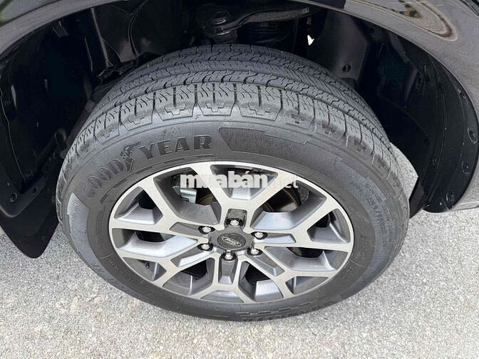 Ford Everest Titanium 2022 2.0L 4x2 AT Đen